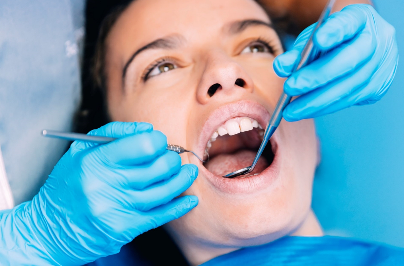 Стоматолог пародонтолог: что делает и что лечит